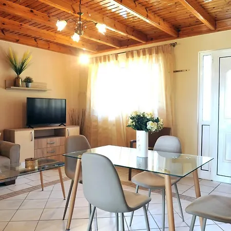 호텔 Trivizas House *