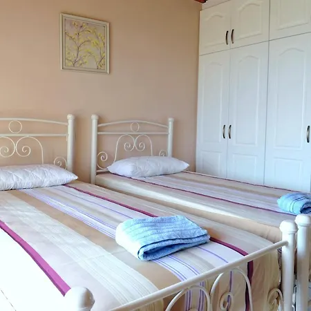 Trivizas House 호텔 *